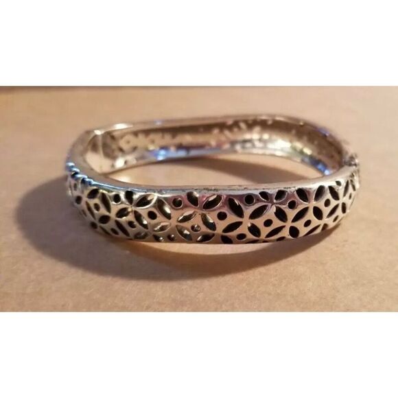 BRIGHTON SILVER TONE SPRING HINGED CUFF Slight WAVY BRACELET - Picture 6 of 6